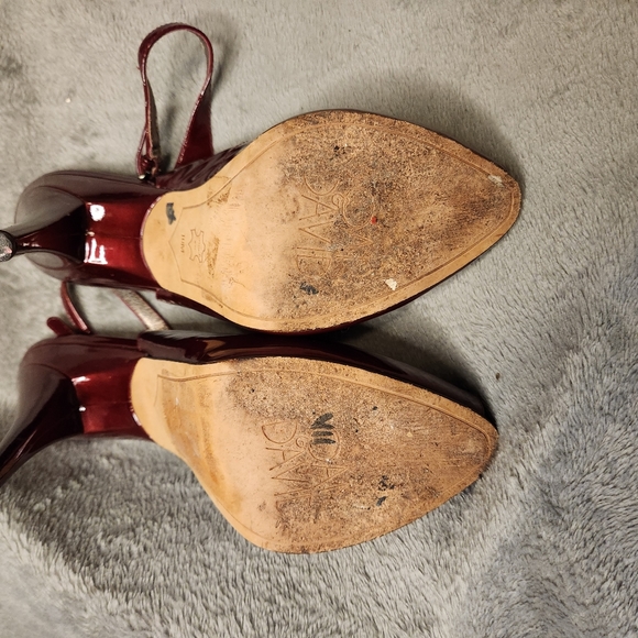 Heels at least 4 inches - Picture 2 of 6